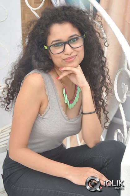 Soumya-Sukumar-at-Pora-Pove-Movie-Success-Meet